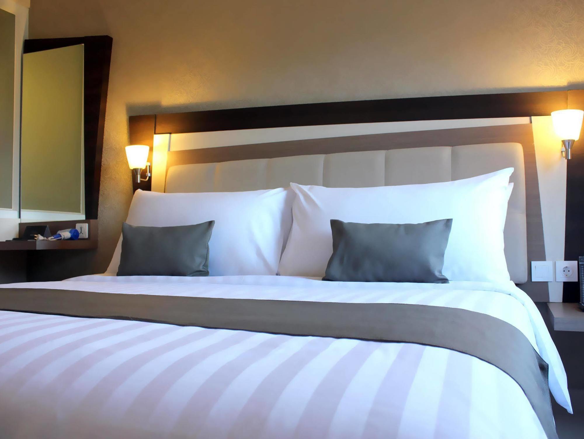 Hotel Neo - Kuta, Jelantik Legian Zewnętrze zdjęcie